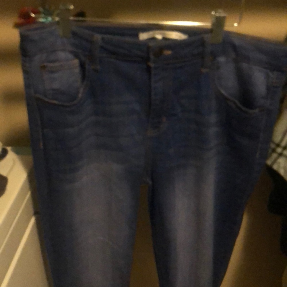 EUC Celebrity Pink mid rise skinny jean, 15 short.